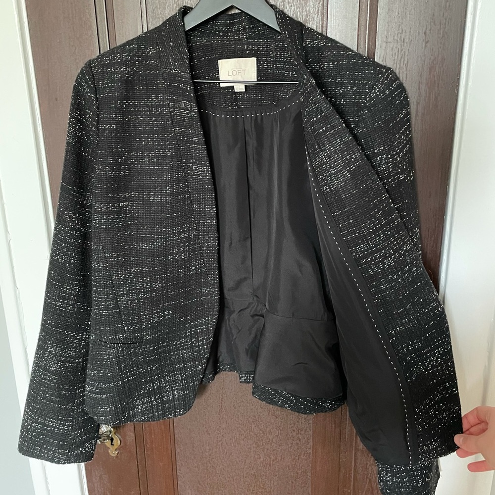 LOFT blazer / suit jacket in lightweight fabric